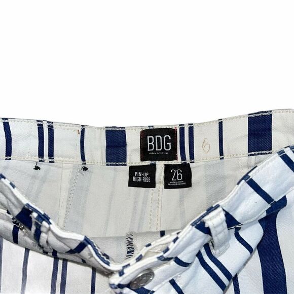 BDG Urban Pinup High Rise Denim Shorts - Picture 5 of 6